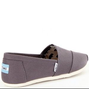 TOMS GREY CORE CLASSIC SHOE SZ 7.5